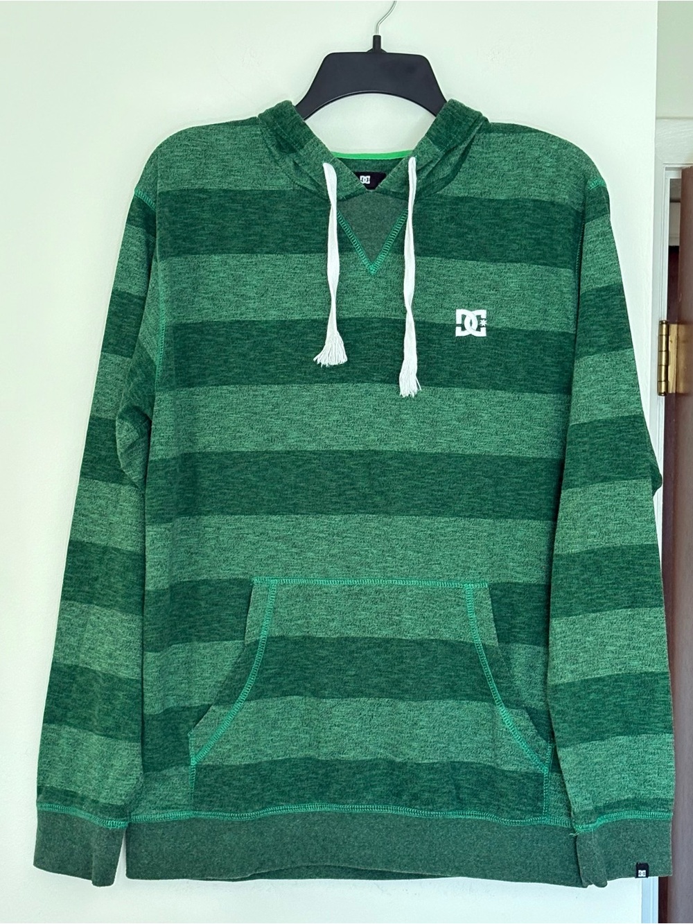 VTG Y2K DC Shoes Men's Green Striped Pullover Hoodie Sweatshirt Skate | Size M